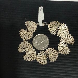 Beautiful ornate vintage fan or shell 8 inch sterling silver bracelet 17 grams